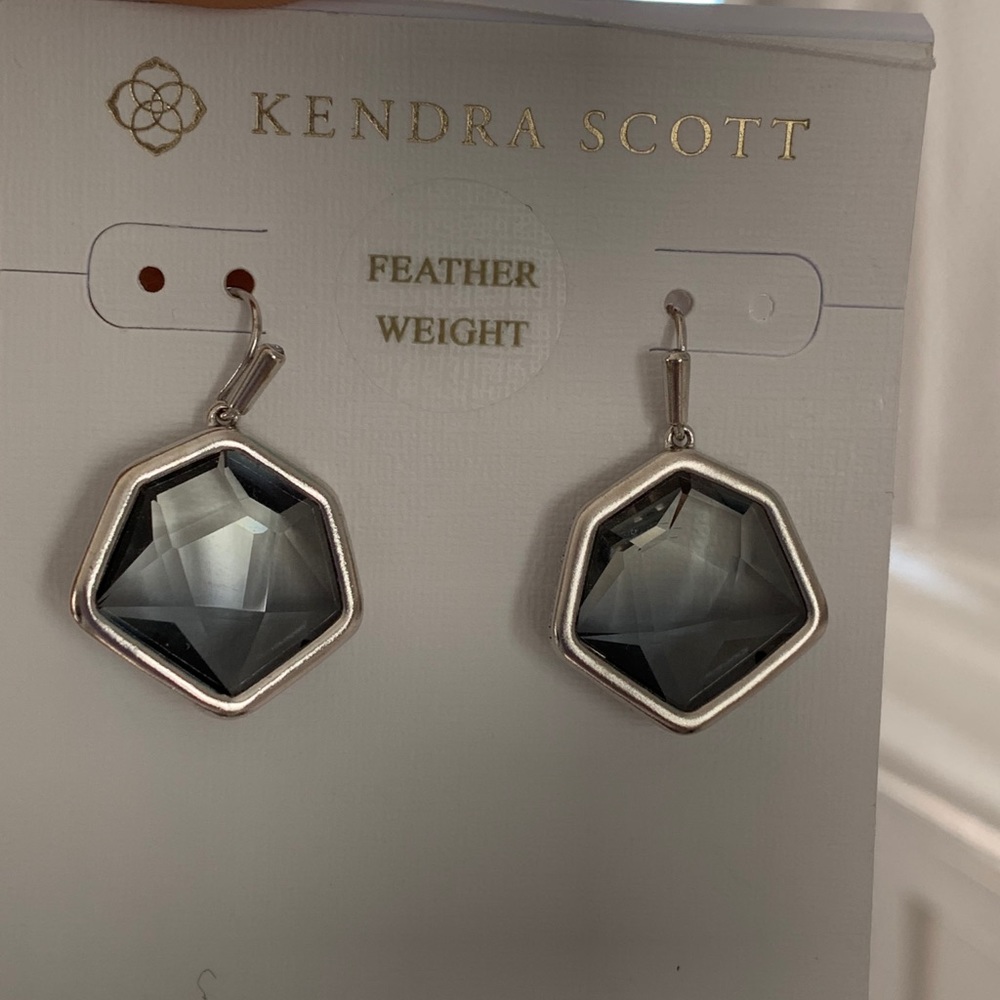 Kendra Scott grey earrings